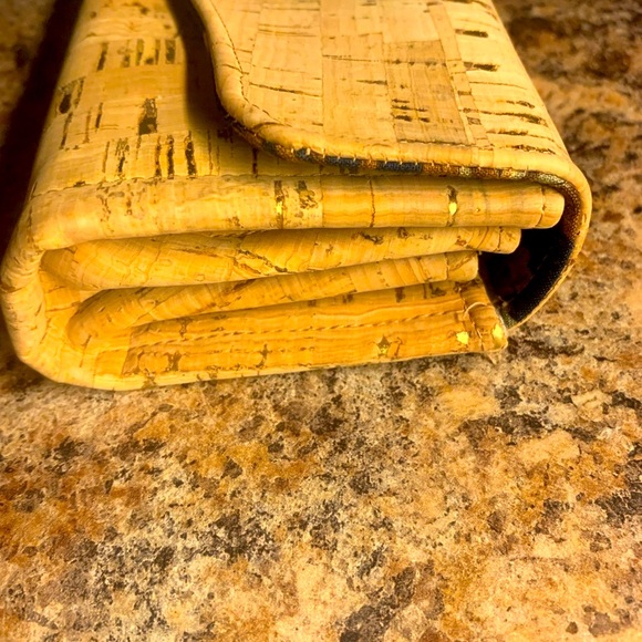 Beautiful vegan friendly  cork wallet - Picture 2 of 12